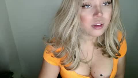 Snapshot of emmawatsoons chatting on 23, 9, 2025 YourDreamGirl Emma online show from 23, 9, 2025