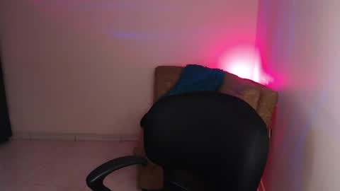 Snapshot of emmi_0 chatting on 15, 4, 2026 Emily Independent model online show from 15, 4, 2026