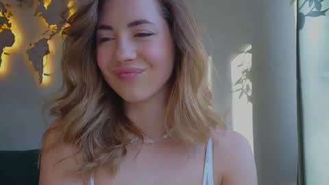 Snapshot of emmi_rosee chatting on 19, 2, 2025 Miss Emmi online show from 19, 2, 2025