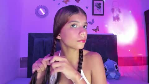 Snapshot of emmie_bunny chatting on 18, 4, 2026 Emmie online show from 18, 4, 2026