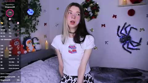 Snapshot of emmie_everly chatting on 20, 12, 2025 emmie_everly online show from 20, 12, 2025