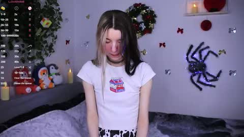 Snapshot of emmie_everly chatting on 21, 12, 2025 emmie_everly online show from 21, 12, 2025