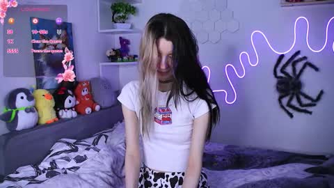 Snapshot of emmie_everly chatting on 11, 2, 2026 emmie_everly online show from 11, 2, 2026