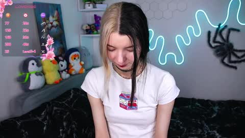 Snapshot of emmie_everly chatting on 8, 4, 2026 emmie_everly online show from 8, 4, 2026