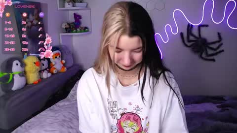 Snapshot of emmie_everly chatting on 12, 4, 2026 emmie_everly online show from 12, 4, 2026