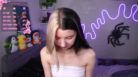 Snapshot of emmie_everly chatting on 16, 4, 2026 emmie_everly online show from 16, 4, 2026