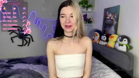 Snapshot of emmie_everly chatting on 19, 5, 2026 emmie_everly online show from 19, 5, 2026