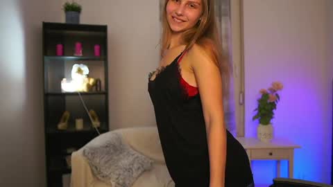 Snapshot of emmie_murray chatting on 27, 3, 2026 Emmie online show from 27, 3, 2026