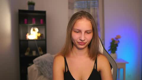 Snapshot of emmie_murray chatting on 28, 3, 2026 Emmie online show from 28, 3, 2026