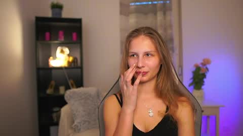 Snapshot of emmie_murray chatting on 5, 4, 2026 Emmie online show from 5, 4, 2026