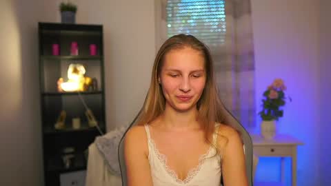 Snapshot of emmie_murray chatting on 22, 4, 2026 Emmie online show from 22, 4, 2026