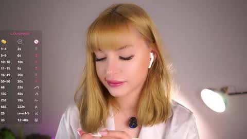 Snapshot of emmiemurray chatting on 16, 5, 2026 Aurora online show from 16, 5, 2026