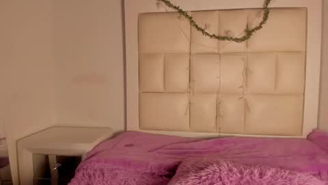 Snapshot of emmily_evans_ chatting on 10, 11, 2025 emmily_evans_ online show from 10, 11, 2025