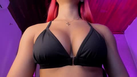 Snapshot of emmily_savage chatting on 24, 3, 2026 online show from 24, 3, 2026