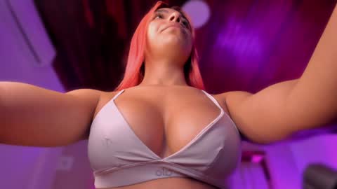 Snapshot of emmily_savage chatting on 7, 4, 2026 online show from 7, 4, 2026