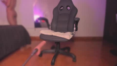 Snapshot of emmily_savage chatting on 12, 4, 2026 online show from 12, 4, 2026