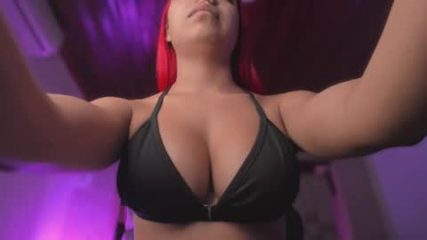 Snapshot of emmily_savage chatting on 15, 4, 2026 online show from 15, 4, 2026