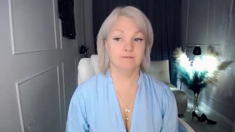 Snapshot of emmmam chatting on 22, 10, 2025 emmmam online show from 22, 10, 2025