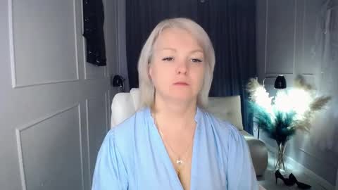 Snapshot of emmmam chatting on 25, 10, 2025 emmmam online show from 25, 10, 2025