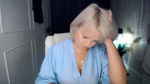 Snapshot of emmmam chatting on 5, 11, 2025 emmmam online show from 5, 11, 2025