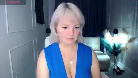 Snapshot of emmmam chatting on 12, 11, 2025 emmmam online show from 12, 11, 2025