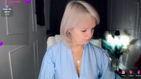 Snapshot of emmmam chatting on 17, 11, 2025 emmmam online show from 17, 11, 2025