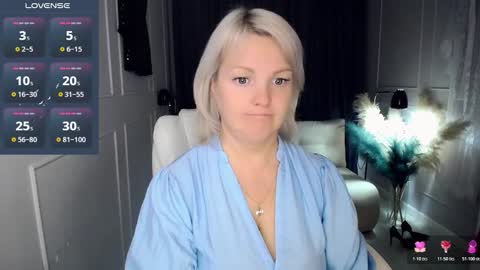 Snapshot of emmmam chatting on 24, 11, 2025 emmmam online show from 24, 11, 2025