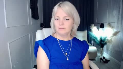 Snapshot of emmmam chatting on 28, 11, 2025 emmmam online show from 28, 11, 2025