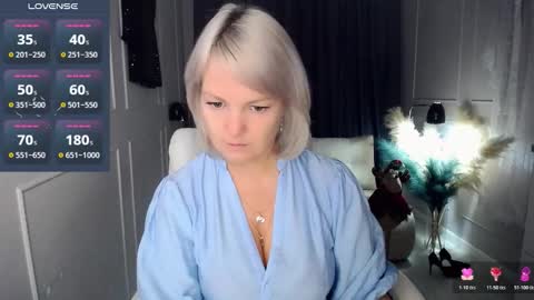 Snapshot of emmmam chatting on 4, 12, 2025 emmmam online show from 4, 12, 2025