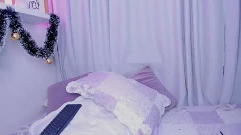 Snapshot of emmy_heart7 chatting on 15, 12, 2025 Emmy Heart online show from 15, 12, 2025