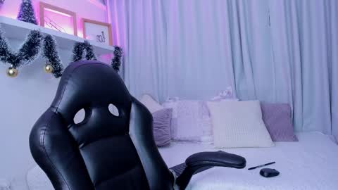 Snapshot of emmy_heart7 chatting on 16, 12, 2025 Emmy Heart online show from 16, 12, 2025