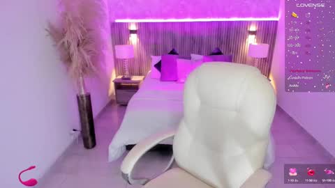 Emmy Walker online show from 10, 9, 2025