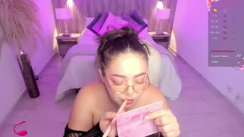 Emmy Walker online show from 18, 9, 2025