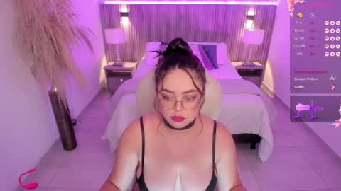 Emmy Walker online show from 30, 9, 2025