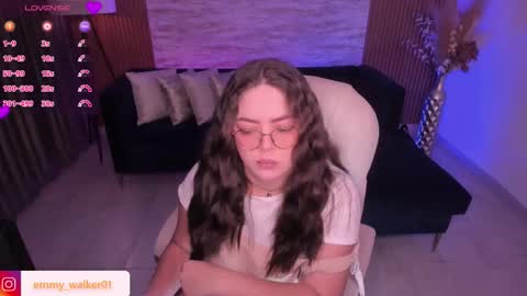 Emmy Walker online show from 4, 12, 2025