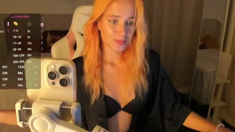 Snapshot of emmyfoxxofficial chatting on 26, 4, 2026 Emmylie online show from 26, 4, 2026