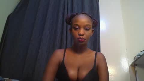 Snapshot of empress_emma chatting on 11, 4, 2026 empress_emma online show from 11, 4, 2026