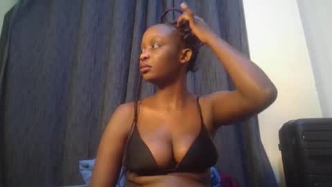 Snapshot of empress_emma chatting on 13, 4, 2026 empress_emma online show from 13, 4, 2026