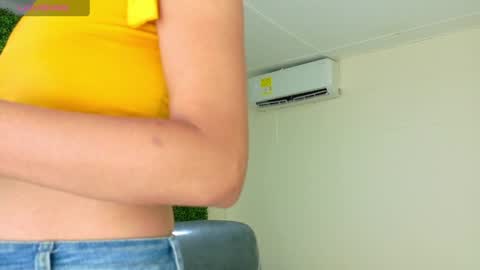 Snapshot of emy_0 chatting on 9, 7, 2026 Emy online show from 9, 7, 2026