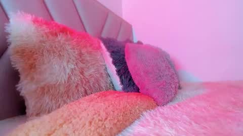 Snapshot of emy_colee chatting on 18, 12, 2024 Emy online show from 18, 12, 2024