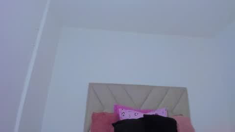 Snapshot of emy_colee chatting on 10, 10, 2025 Emy online show from 10, 10, 2025