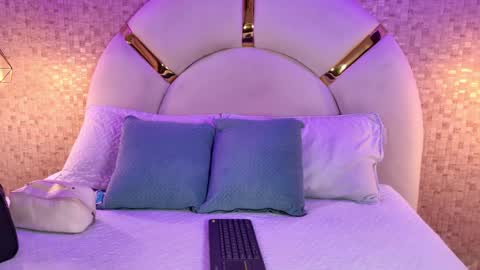 Emy  online show from 9, 4, 2026