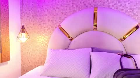 Emy  online show from 14, 4, 2026