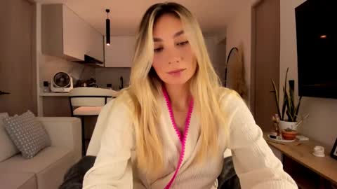 emyconneer online show from 8, 12, 2024