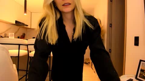 emyconneer online show from 25, 1, 2025