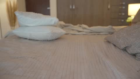 Eimi3 online show from 8, 1, 2025