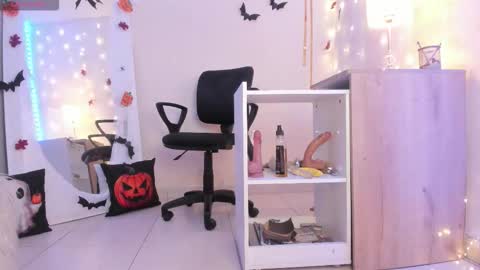 EMYLY  online show from 24, 10, 2025