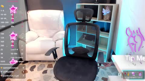 Snapshot of emysilver chatting on 2, 2, 2025 Emy Silver online show from 2, 2, 2025