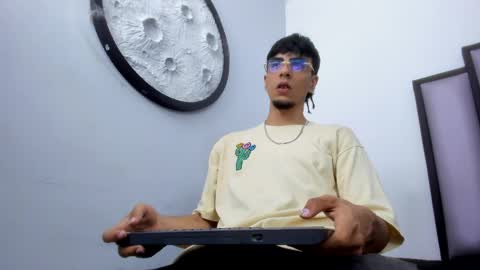 endrick_23 online show from 12, 4, 2026