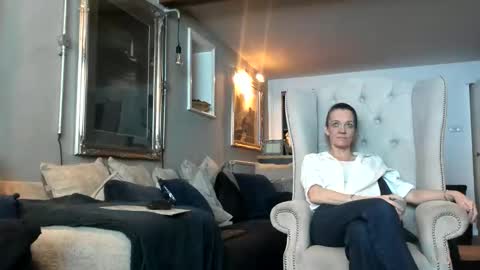 Snapshot of englishcouple81 chatting on 8, 3, 2026 englishcouple81 online show from 8, 3, 2026